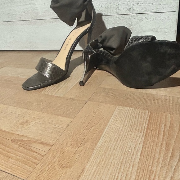 Beautiful Marc Fisher evening shoes - Picture 2 of 3